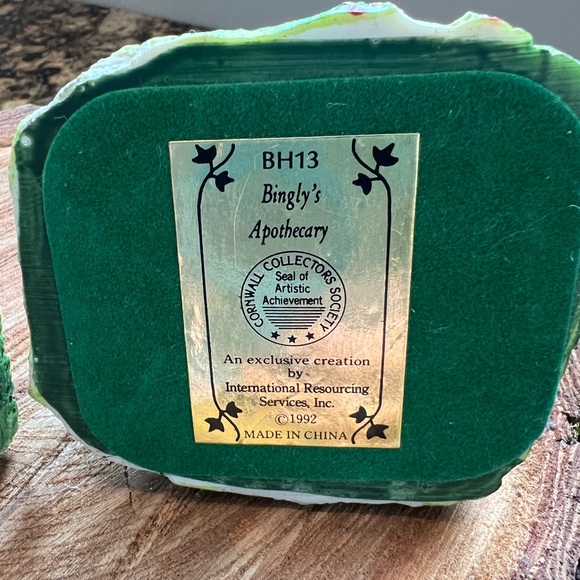 Hand Painted Cottages - Picture 7 of 16